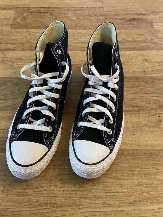 Converse - Picture 2 of 2